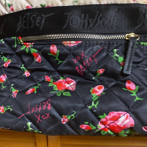 Betsy    Johnson  Beautiful travel bag 2 handl many interior inside - Picture 2 of 12